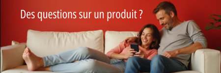 Bannière de pharmacie en ligne avec couple consultant un téléphone et invitation à poser des questions sur un produit